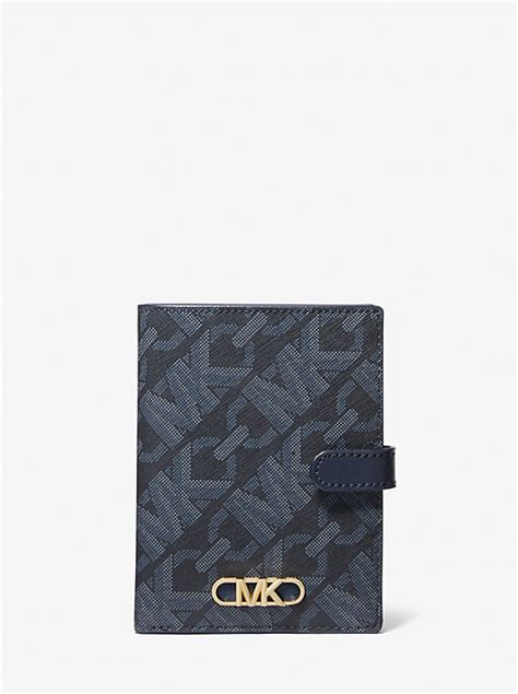 pass größe michael kors|Empire Medium Signature Logo Passport Wallet .